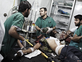  <p class='fr'>
	Des combattants de l’ASL blessés sur le front du quartier de Salaheddine sont soignés à l’hôpital principal d’Alep.
	</p> <p class='en'>
	Wounded FSA fighters from the front in the district of Salaheddine being treated in Aleppo’s main hospital.
	</p>