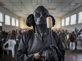
	<p class='fr'>
	Témoignage de l’une des victimes. En novembre 2012, des soldats ont attaqué sa maison et l’ont violée. Lorsque son mari a découvert qu’elle avait été violée, il est parti et n’est jamais revenu.
	</p> <p class='en'>
	A victim testifying. In November 2012, soldiers attacked her home and raped her. When her husband discovered she had been raped, he left, and never returned.
	</p>