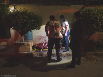  <p class='fr'>
Scène de crime à Acapulco. Kidnappée dans l’après-midi, la victime a été torturée. Elle mourra quelques heures plus tard à l’hôpital.
Mexique; Guerrero; Acapulco; 13/06/19

	</p> <p class='en'>

Crime scene in Acapulco. After being kidnapped in the afternoon, the victim was tortured. The man was brought to the hospital but died a few hours later. Mexico; Guerrero; Acapulco; 13/06/19 </p>